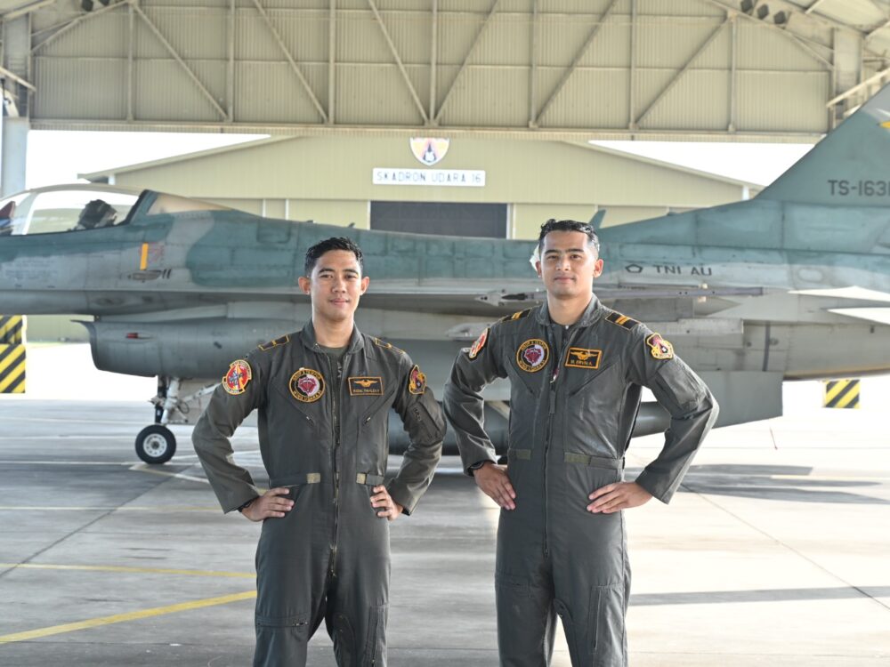 Dua Penerbang Muda Skadron Udara 16 Sukses Terbang Solo dengan F-16