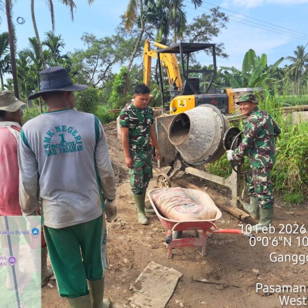 TNI dan Warga Pacu Terus Pembangunan Jembatan Gantung Kampung Alai