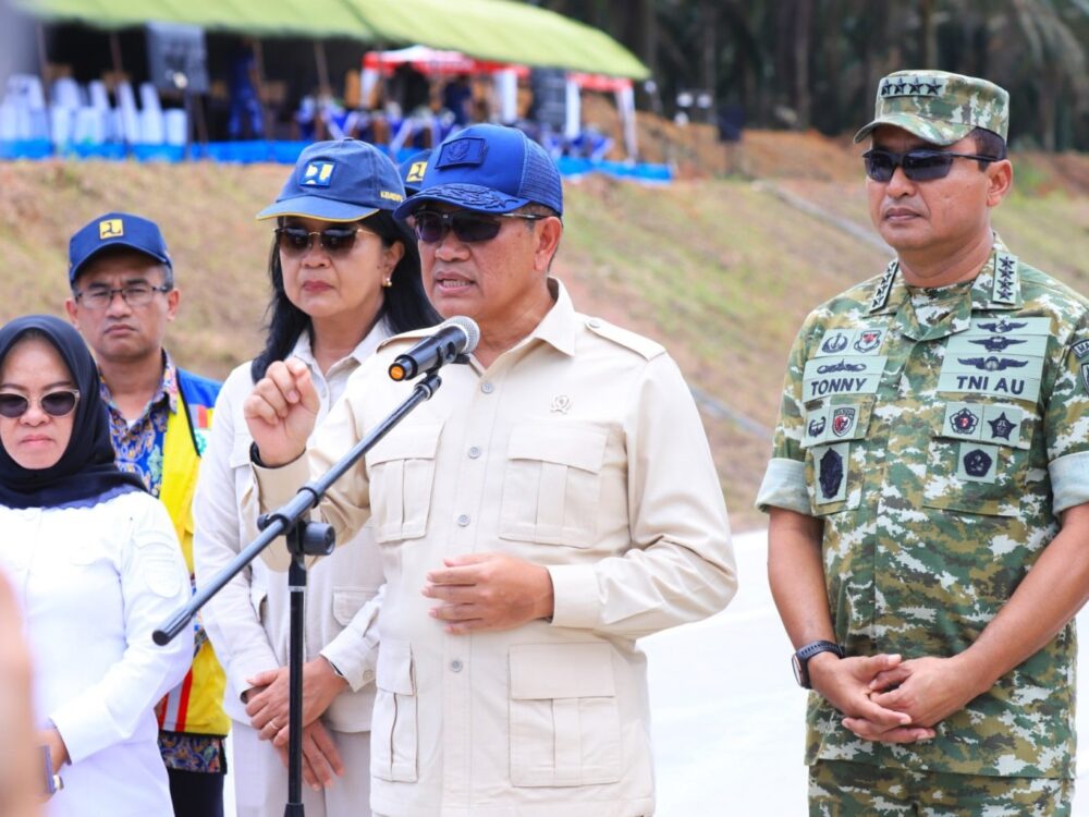 Perkuat Kesiapsiagaan Udara, Wamenhan RI Tinjau Kesiapan Uji Coba Pendaratan F-16 dan Super Tucano di Jalan Tol Lampung