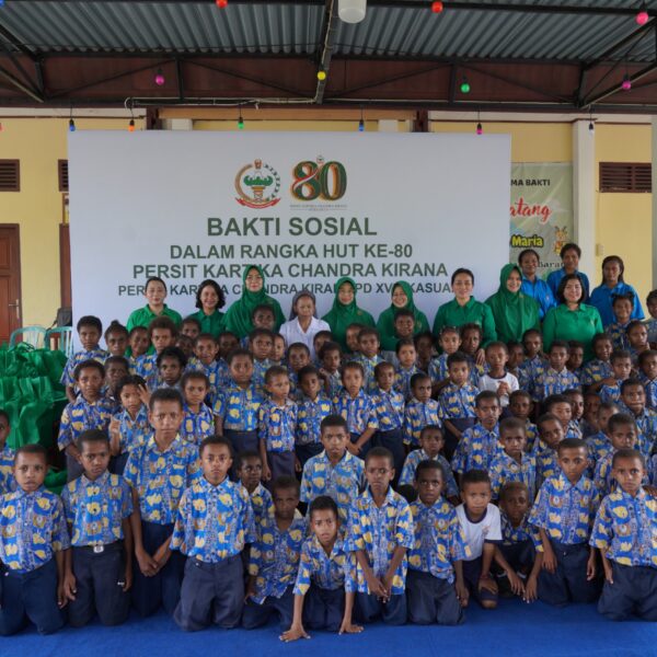 Persit KCK PD XVIII/Kasuari Tebar Kasih di Panti Asuhan Santa Maria pada HUT ke-80