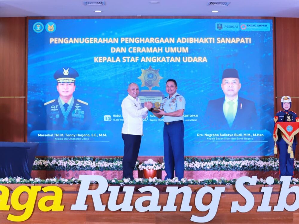 KASAU Terima Penghargaan Adibhakti Sanapati dari BSSN, Tegaskan Peran Strategis Siber