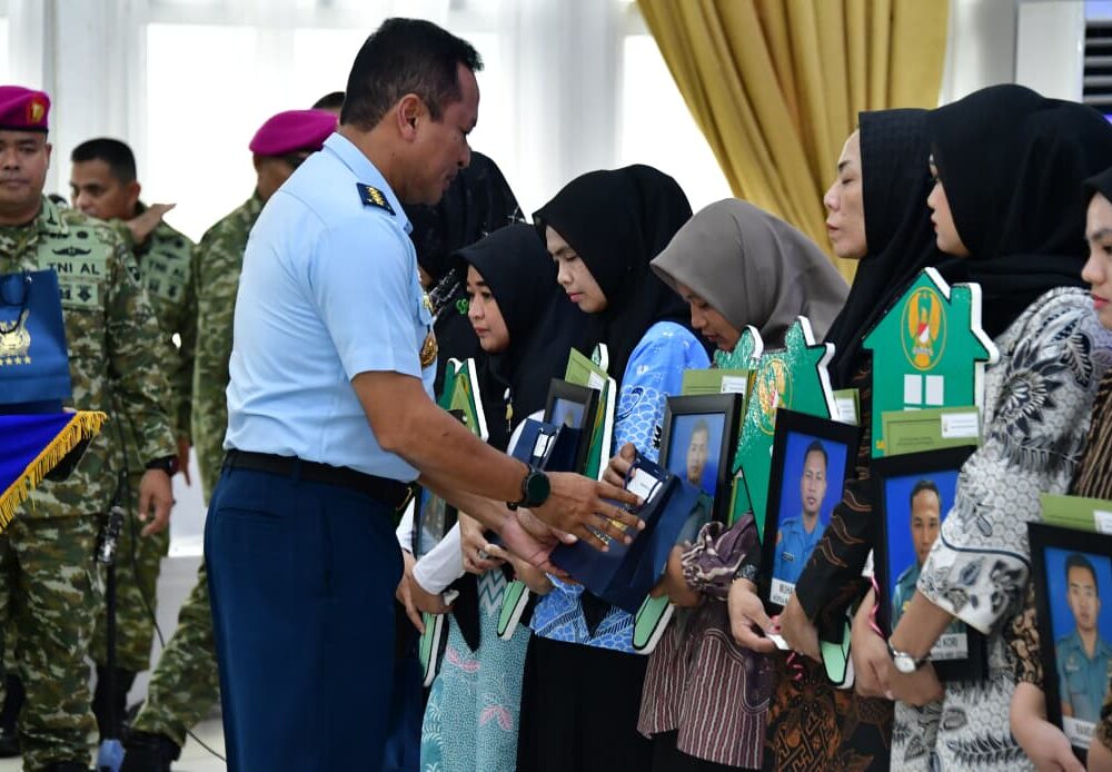 TNI AU Sampaikan Belasungkawa, KASAU Temui Keluarga Prajurit Marinir Gugur di Cisarua