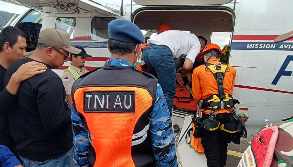 TNI AU dan Basarnas Evakuasi Jenazah Pilot Pelita Air dari Long Bawan ke Tarakan