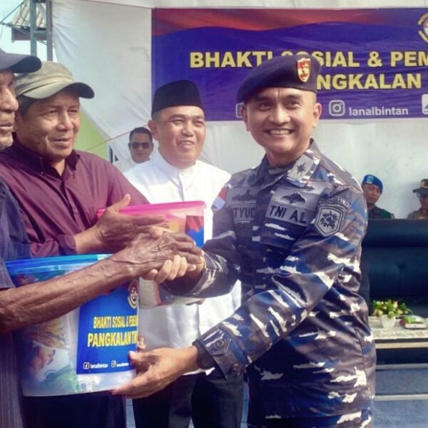TNI AL Melalui Lanal Bintan Gelar Baksos dan Cek Kesehatan Gratis bagi Warga Pesisir Desa Busung
