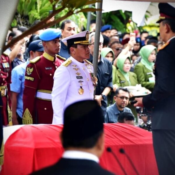 KASAL Berikan Penghormatan Terakhir pada Pemakaman Wapres ke-6 RI Try Sutrisno