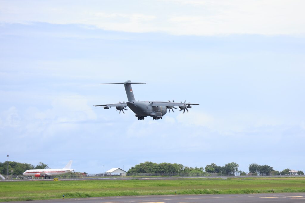 TNI AU Mantapkan Kesiapan Operasional Pesawat A-400M Melalui Uji Fungsi ILS di Bali