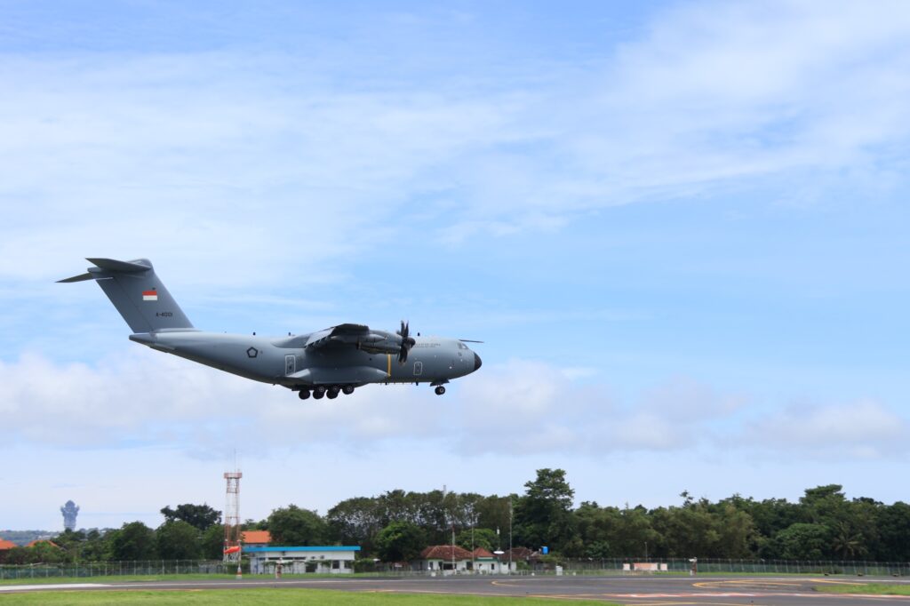 TNI AU Mantapkan Kesiapan Operasional Pesawat A-400M Melalui Uji Fungsi ILS di Bali
