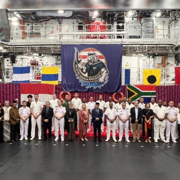 Diplomasi di Atas Geladak, KRI Prabu Siliwangi-321 Gelar Deck Reception di Cape Town