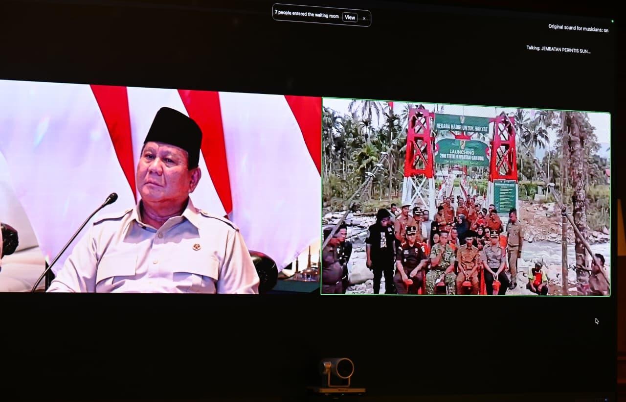 Dialog Hangat dari Hambalang, Presiden Prabowo Beri Beasiswa Kedokteran Saat Resmikan 218 Jembatan