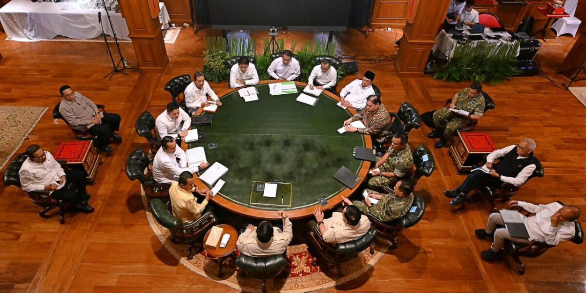 Matangkan Strategi Swasembada dan Kesiapan Lebaran, Presiden Prabowo Kumpulkan Menteri di Hambalang Matangkan Strategi Swasembada dan Kesiapan Lebaran, Presiden Prabowo Kumpulkan Menteri di Hambalang