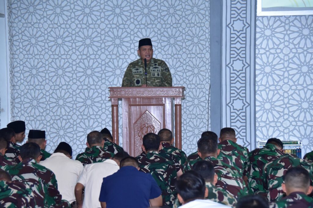 Perkuat Mental Spiritual Prajurit Marinir, Kadisbintalal Sampaikan Keutamaan Al-Qur’an di Mako Kormar