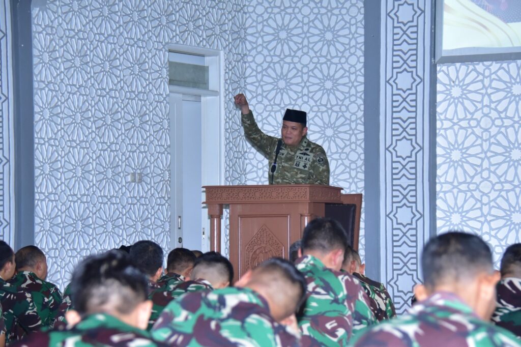 Perkuat Mental Spiritual Prajurit Marinir, Kadisbintalal Sampaikan Keutamaan Al-Qur’an di Mako Kormar