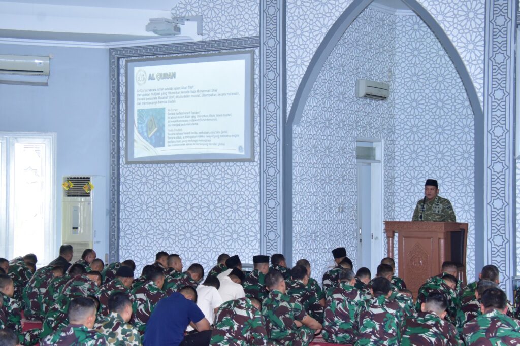 Perkuat Mental Spiritual Prajurit Marinir, Kadisbintalal Sampaikan Keutamaan Al-Qur’an di Mako Kormar