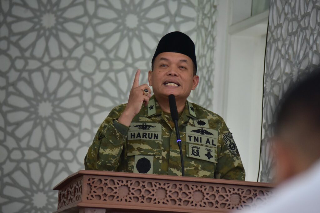 Perkuat Mental Spiritual Prajurit Marinir, Kadisbintalal Sampaikan Keutamaan Al-Qur’an di Mako Kormar