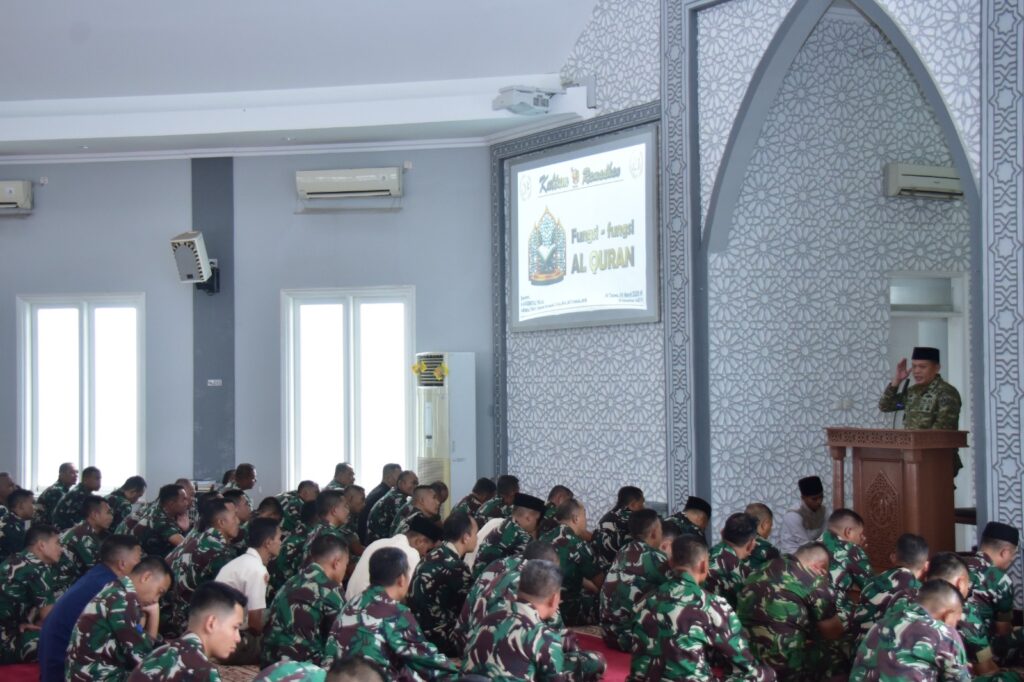 Perkuat Mental Spiritual Prajurit Marinir, Kadisbintalal Sampaikan Keutamaan Al-Qur’an di Mako Kormar