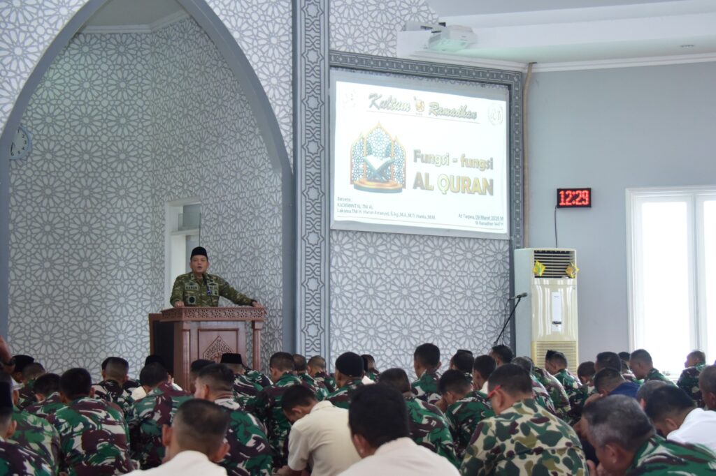 Perkuat Mental Spiritual Prajurit Marinir, Kadisbintalal Sampaikan Keutamaan Al-Qur’an di Mako Kormar
