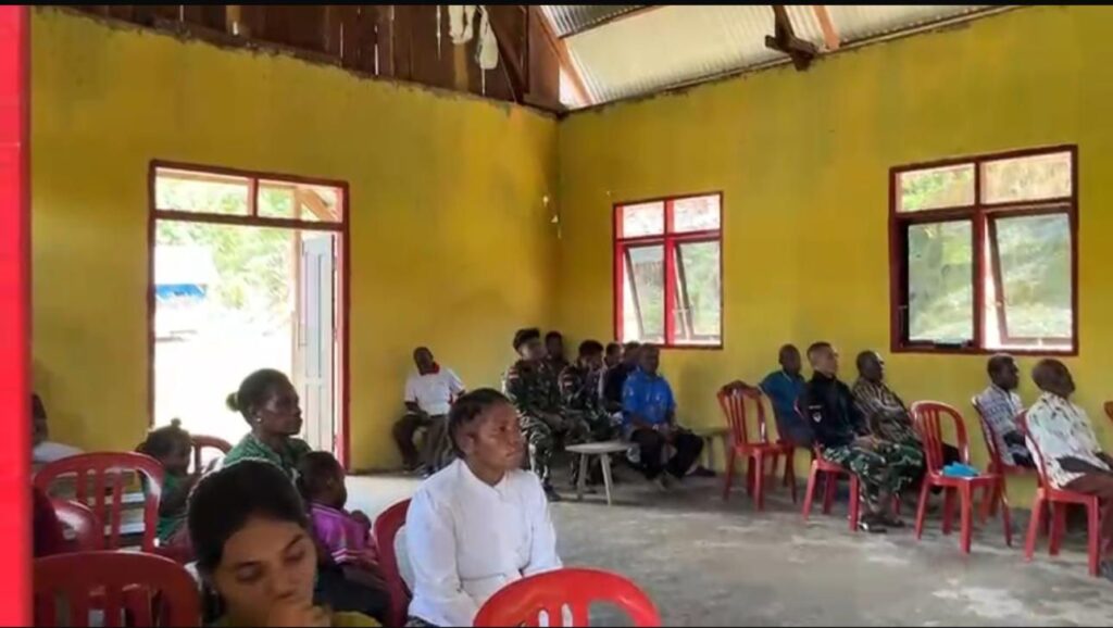 Wujudkan Toleransi di Tanah Papua, Personel Pos Subin Bersinergi dengan Masyarakat Siapkan Perayaan Paskah