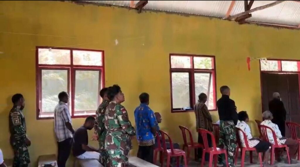 Wujudkan Toleransi di Tanah Papua, Personel Pos Subin Bersinergi dengan Masyarakat Siapkan Perayaan Paskah