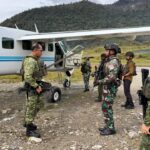 Pangkorpasgat dan Wakil Panglima TNI Tinjau Kesiapan Prajurit di Sinak dan Enarotali