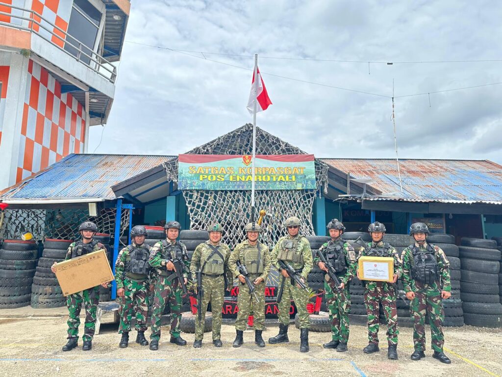 Pangkorpasgat dan Wakil Panglima TNI Tinjau Kesiapan Prajurit di Sinak dan Enarotali