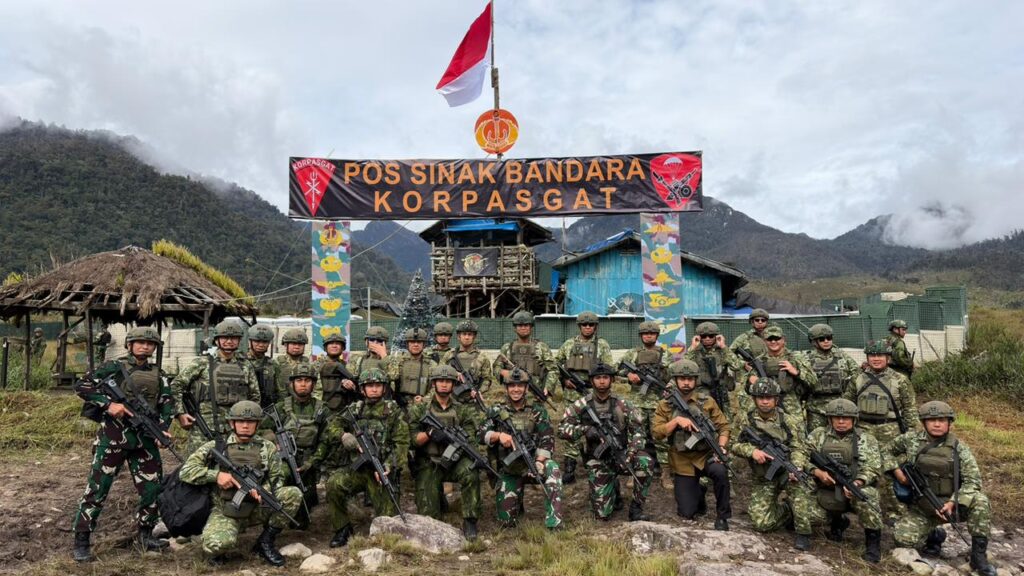 Pangkorpasgat dan Wakil Panglima TNI Tinjau Kesiapan Prajurit di Sinak dan Enarotali