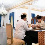 Presiden Prabowo dan Kabinet Merah Putih Serahkan Zakat Melalui BAZNAS Presiden Prabowo dan Kabinet Merah Putih Serahkan Zakat Melalui BAZNAS