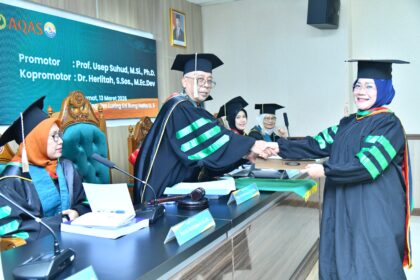 Kolonel Kes dr. Dewi Gathmir Raih Gelar Doktor Manajemen Strategik dengan IPK 4,00 Kolonel Kes dr. Dewi Gathmir Raih Gelar Doktor Manajemen Strategik dengan IPK 4,00