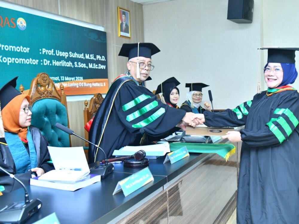 Kolonel Kes dr. Dewi Gathmir Raih Gelar Doktor Manajemen Strategik dengan IPK 4,00