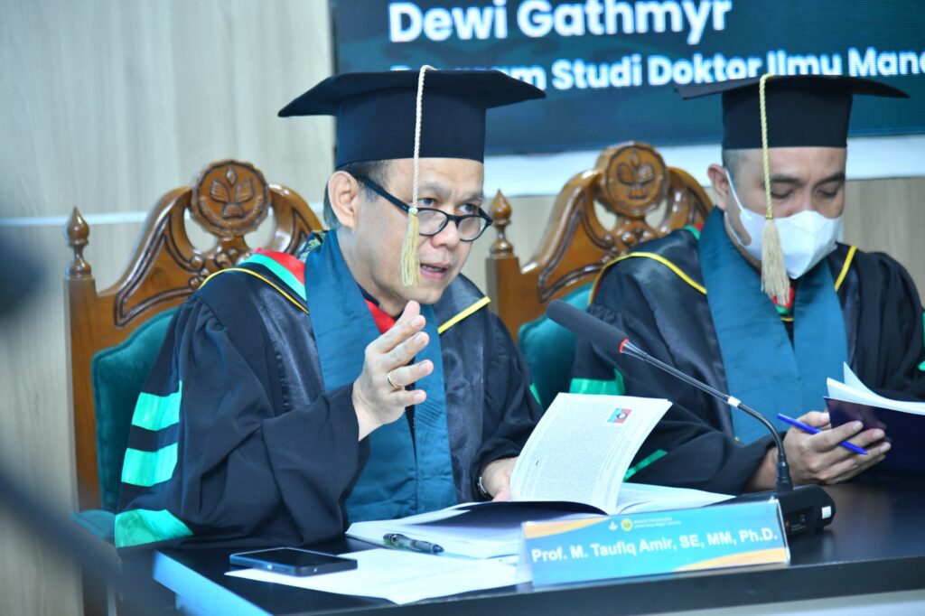 Kolonel Kes dr. Dewi Gathmir Raih Gelar Doktor Manajemen Strategik dengan IPK 4,00