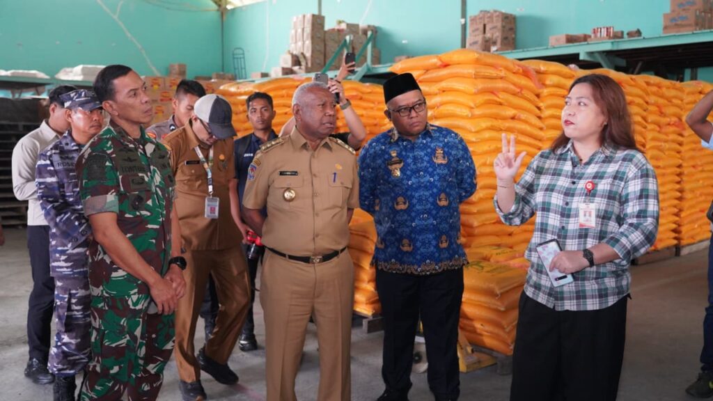 Pastikan Stok Pangan Aman, Pangdam XVIII/Kasuari Dampingi Gubernur Sidak Distributor di Manokwari
