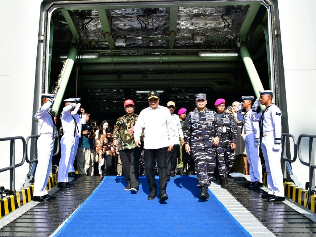 KASAL bersama Menko Polkam Lepas Ribuan Pemudik KRI Banda Aceh-593 Menuju Semarang-Surabaya