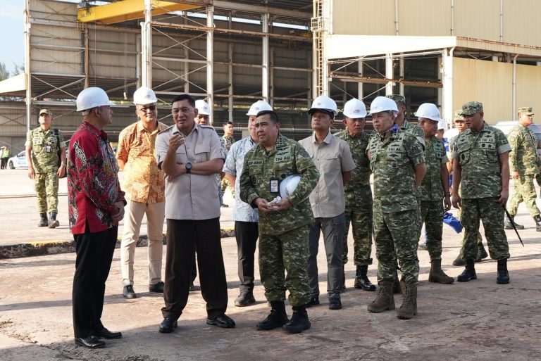 Kemandirian Maritim, Menhan Sjafrie Sjamsoeddin Tinjau Proyek KCR dan OPV di Galangan Kapal Batam