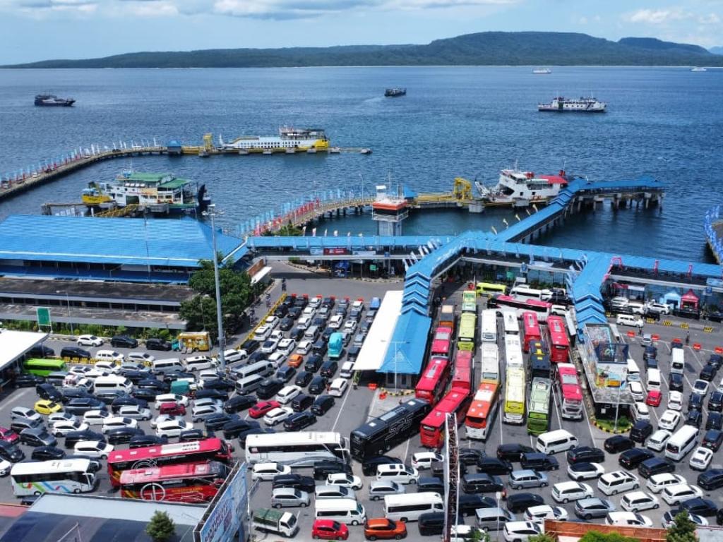 TNI AL Gelar Pengamanan Laut di Perairan Selat Bali, Dukung Kelancaran Arus Mudik Lebaran Tahun 2026