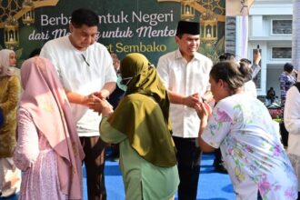 TNI AL dan Kementerian PKP Bagikan Sembako dan Daging pada Warga Menteng Tenggulun