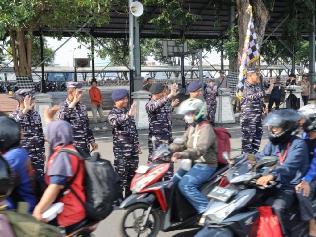 Jelang Hari Raya Idul Fitri, Mudik Gratis TNI AL Tiba di Dermaga Surabaya Jelang Hari Raya Idul Fitri, Mudik Gratis TNI AL Tiba di Dermaga Surabaya