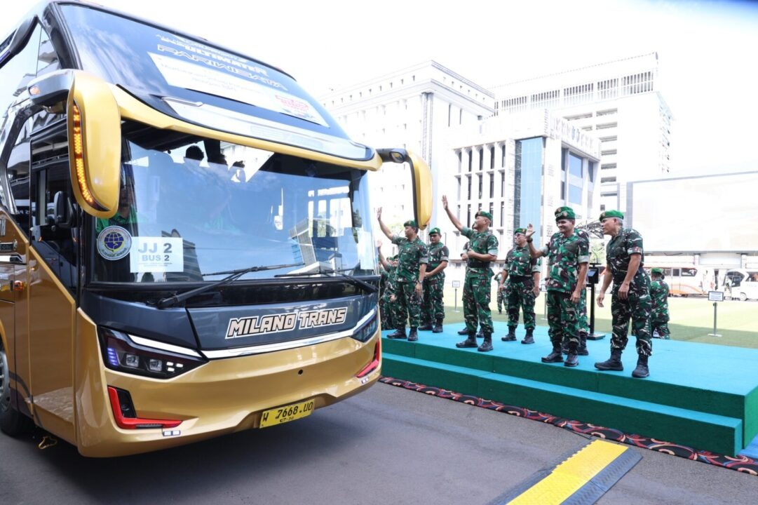 Pertahankan Tradisi Lebaran, Mabesad Berangkatkan 1.535 Peserta Mudik Bersama Pertahankan Tradisi Lebaran, Mabesad Berangkatkan 1.535 Peserta Mudik Bersama