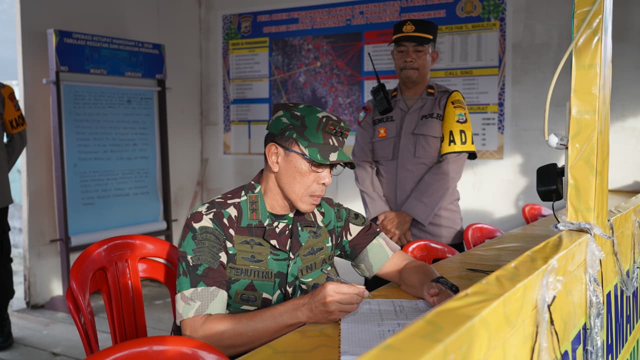 Pangdam Kasuari dan Forkopimda Papua Barat Tinjau Posko Operasi Ketupat Mansinam 2026 Pangdam Kasuari dan Forkopimda Papua Barat Tinjau Posko Operasi Ketupat Mansinam 2026