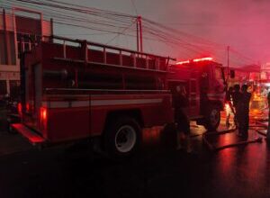 Gerak Cepat! Lanud RSN Bantu Padamkan Kebakaran di Pekanbaru