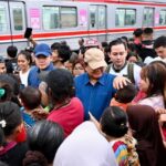 Kunjungan Mendadak Presiden Prabowo di Senen, Warga Haru Sambut Kehadiran di Bantaran Rel Kunjungan Mendadak Presiden Prabowo di Senen, Warga Haru Sambut Kehadiran di Bantaran Rel