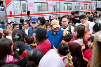 Kunjungan Mendadak Presiden Prabowo di Senen, Warga Haru Sambut Kehadiran di Bantaran Rel