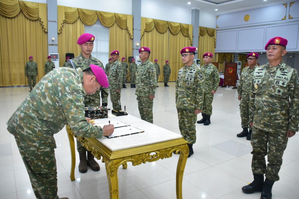 Pangkormar Pimpin Sertijab Sejumlah Jabatan Strategis di Korps Marinir