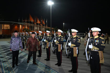 Presiden Prabowo Antar Langsung PM Anwar ke Halim, Cerminkan Keakraban Indonesia–Malaysia