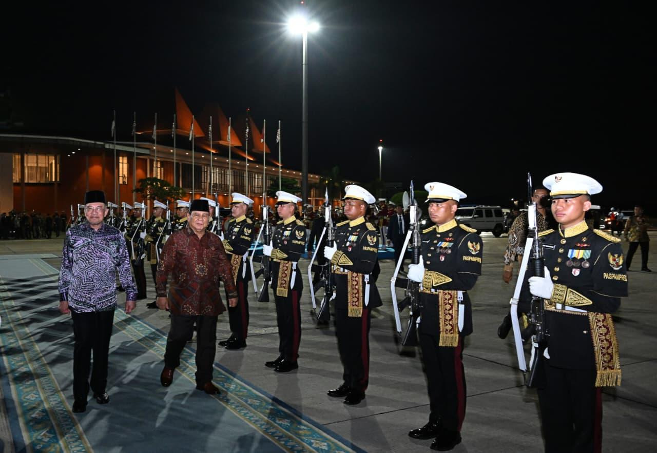 Presiden Prabowo Antar Langsung PM Anwar ke Halim, Cerminkan Keakraban Indonesia–Malaysia