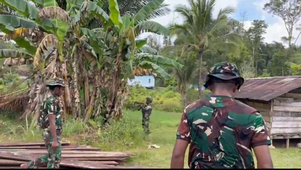 Pos Bori Bantu Warga Bangun Rumah, Wujud Kepedulian TNI di Papua Barat