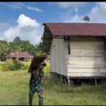 Pos Bori Bantu Warga Bangun Rumah, Wujud Kepedulian TNI di Papua Barat Pos Bori Bantu Warga Bangun Rumah, Wujud Kepedulian TNI di Papua Barat