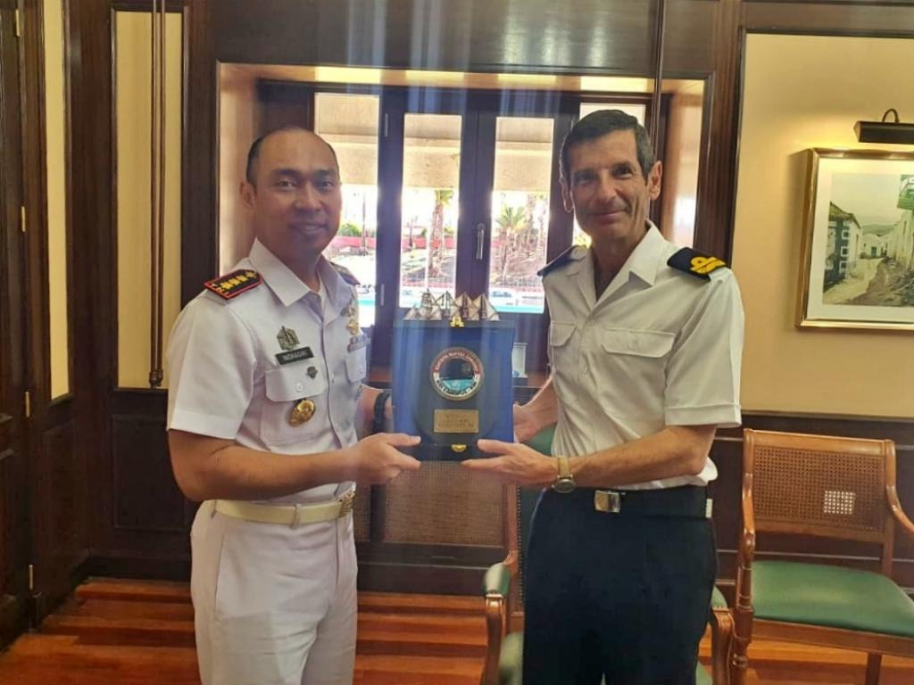 Perkuat Diplomasi Maritim, KRI Canopus-936 TNI AL Laksanakan Courtesy Call di Las Palmas Perkuat Diplomasi Maritim, KRI Canopus-936 TNI AL Laksanakan Courtesy Call di Las Palmas