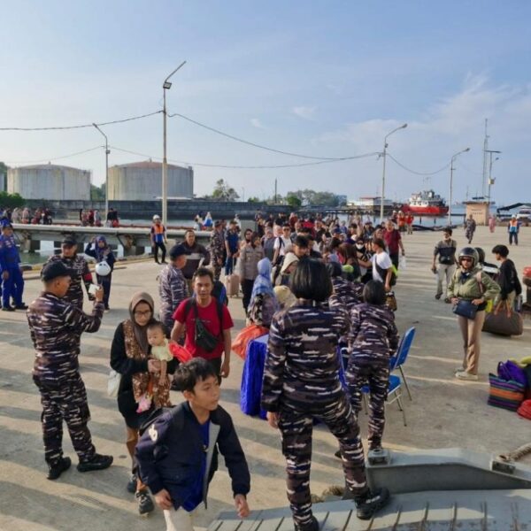 Sinergi TNI AL dan Pemprov Babel, KRI Semarang-594 Angkut Ribuan Peserta Arus Balik Gratis ke Jakarta