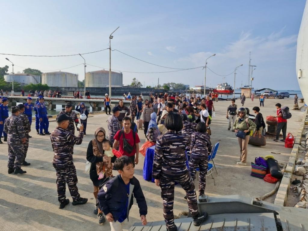 Sinergi TNI AL dan Pemprov Babel, KRI Semarang-594 Angkut Ribuan Peserta Arus Balik Gratis ke Jakarta