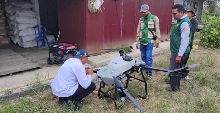 Kementan Dorong Modernisasi Pertanian, Petani CSR Kapuas Dilibatkan Operasikan Drone