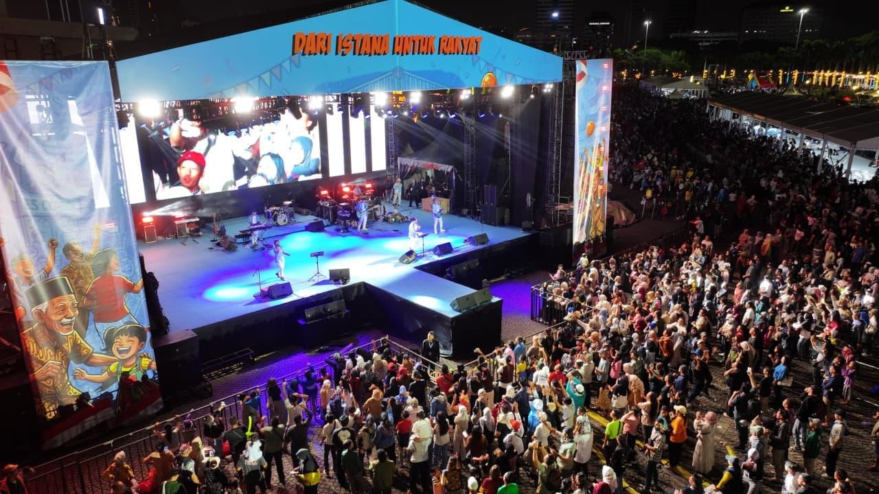 UMKM Panen Berkah di Monas, Usaha Meningkat dan Semangat Berbagi di Momen Lebaran UMKM Panen Berkah di Monas, Usaha Meningkat dan Semangat Berbagi di Momen Lebaran